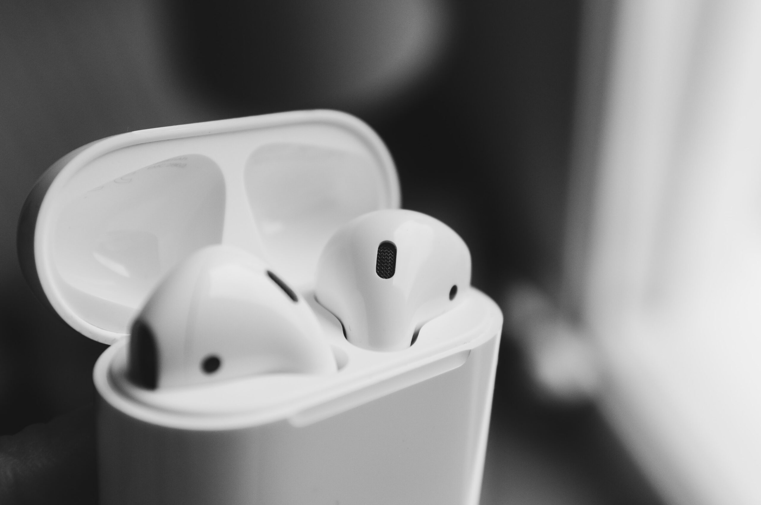 airpods max noise cancelation button